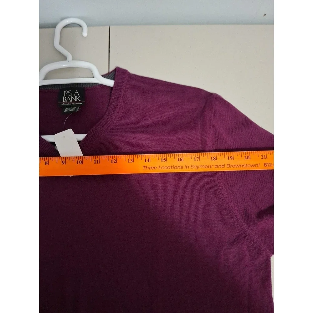 Jos A Bank Signature Collection‎ 100% Wool Mens Large Berry V Neck